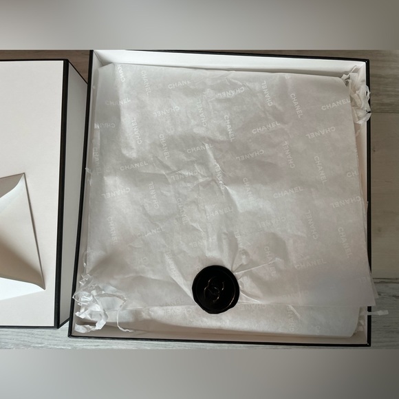 Chanel gift box - Picture 6 of 11